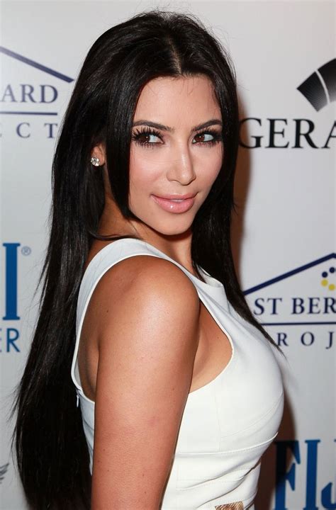 Kim Kardashian Body Measurements Bra Size Height。